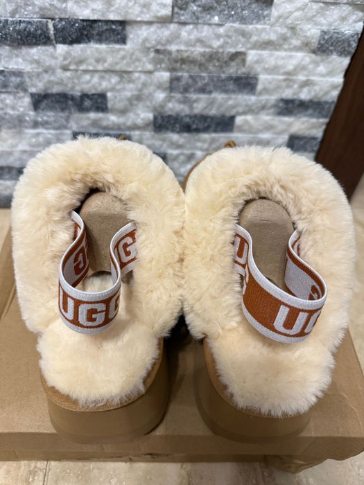 Vând papuci tip UGG