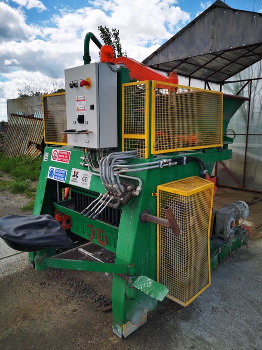 Vand sau schimb Linie de productie presa - elemente zidarie / pavele