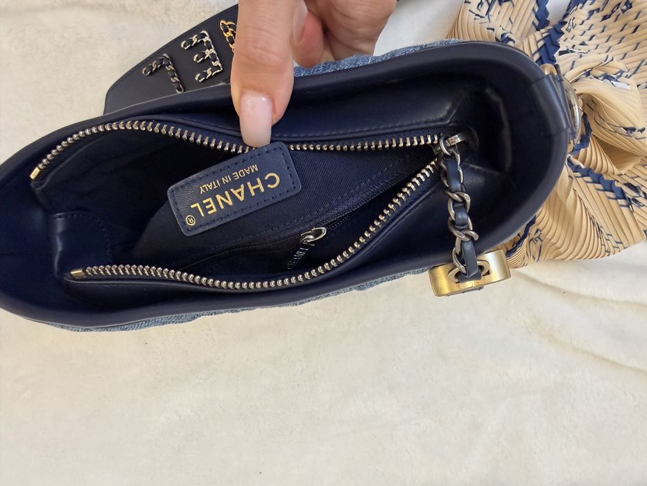 Geanta chanel din piele si jeans
