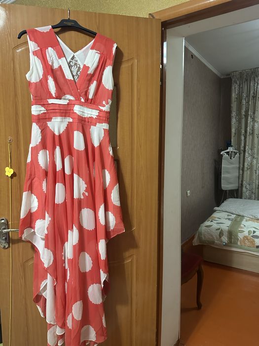 Продам 4 платья