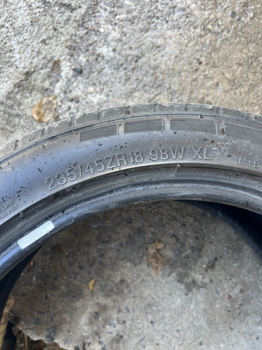 Комплект летних шин! 235/45/18.