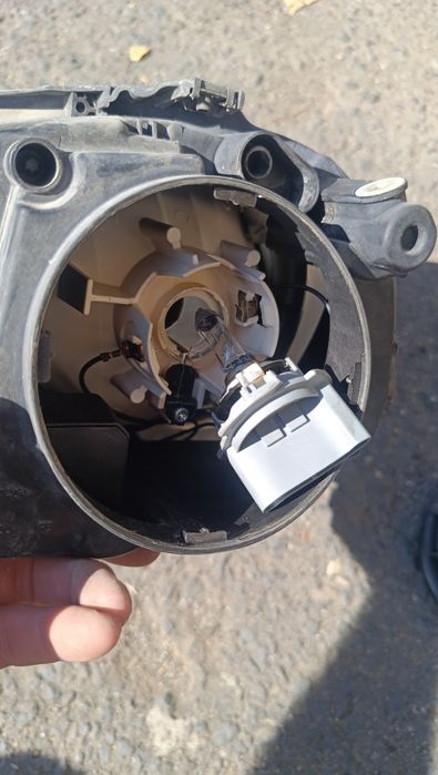 • ОРИГИНАЛНИ рефлекторни фарове за Голф 5 и др. 100% ЗДРАВИ (полирани)