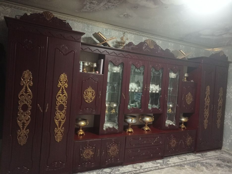 Stenka, mehmonxona uchun.