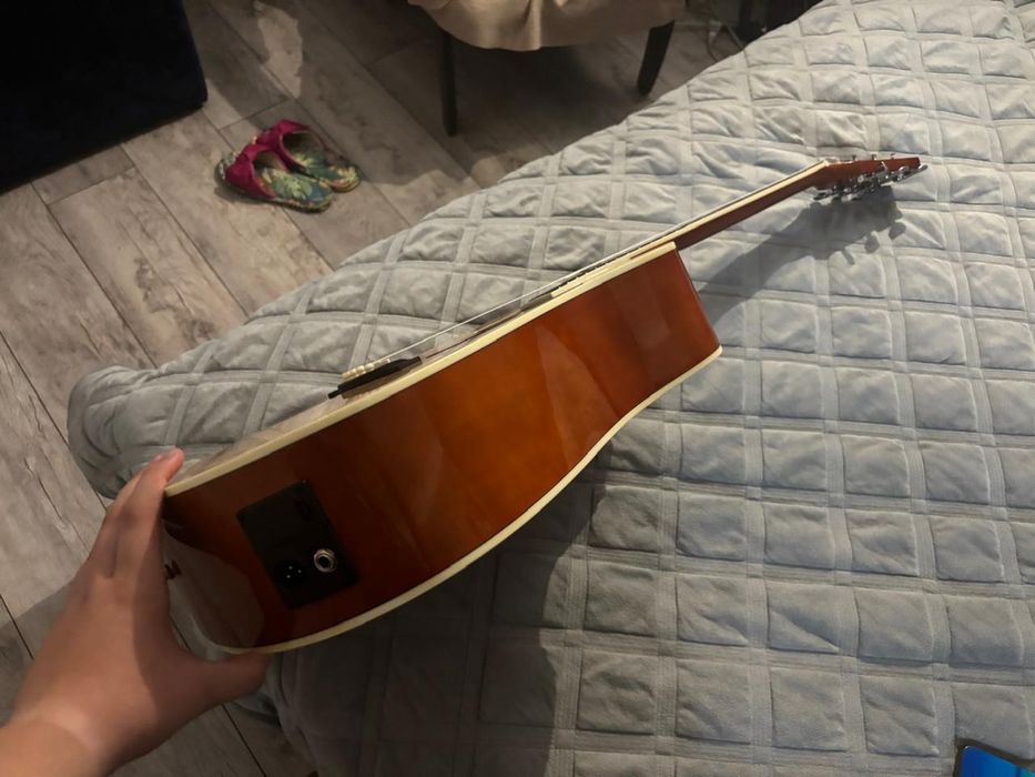 Продам электроакустическую гитару
