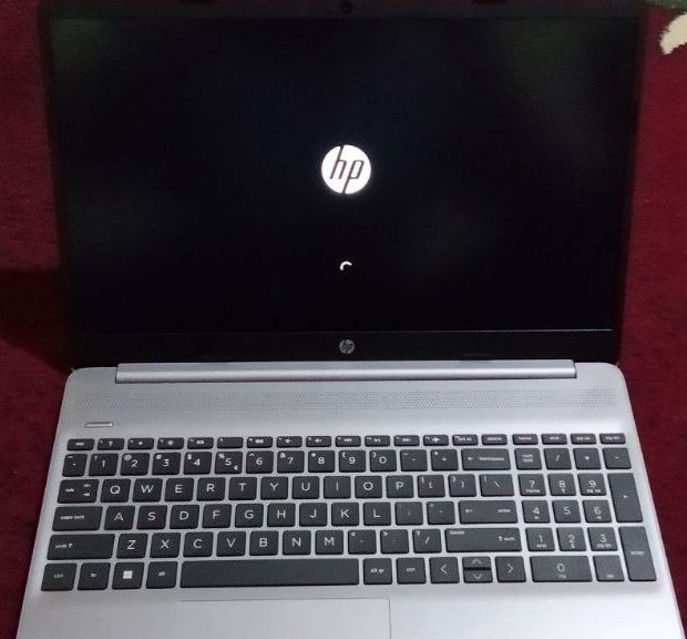 Notebook Hp holati yangi