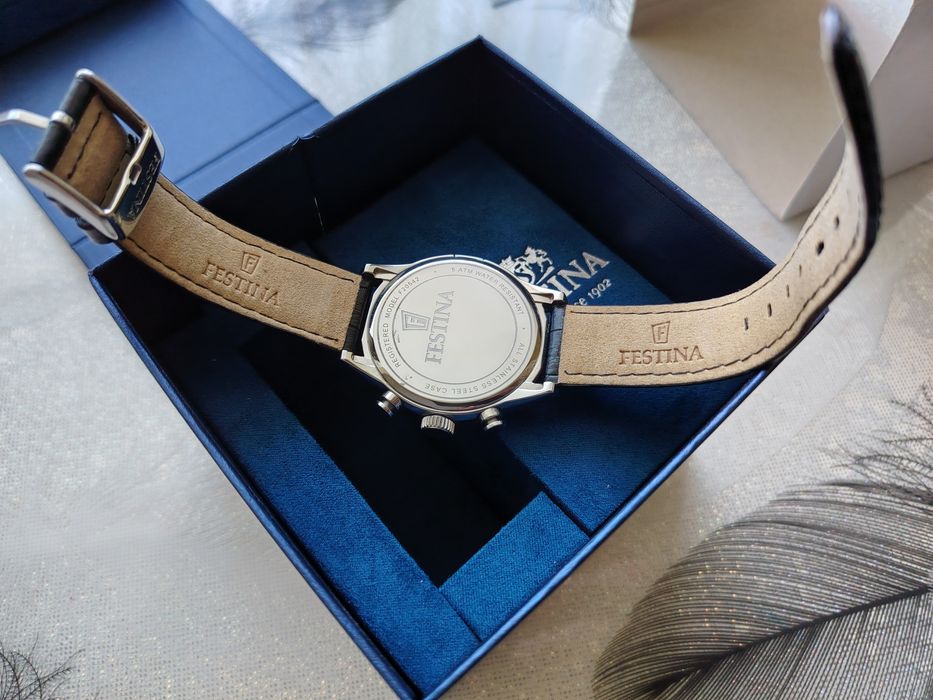 часовник Festina