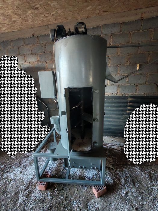 Вспениватель (пенопласта) в рабочем состоянии