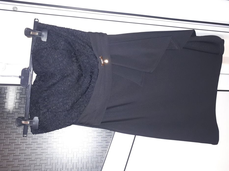 Черна рокля с дантела