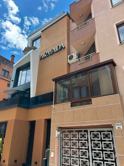 Двустаен апартамент под наем, Младежки хълм