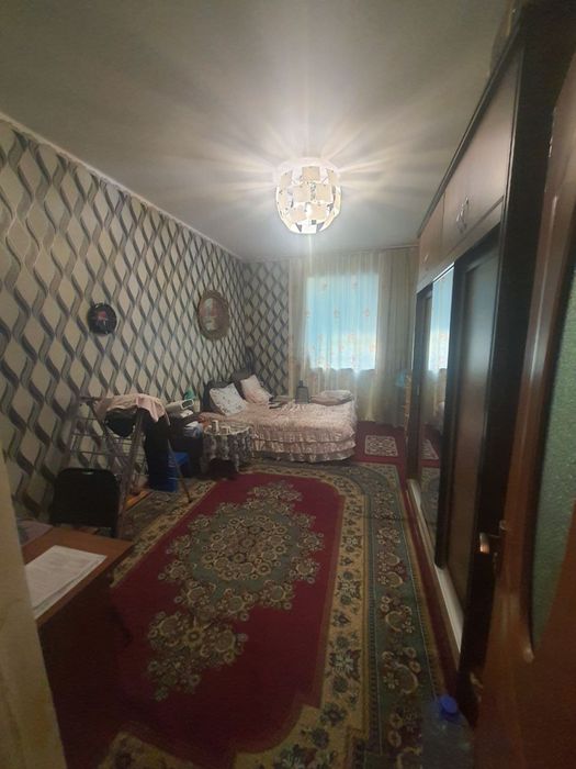 11квартал круг Аль Хорезми 2 комнатная переделана в 3 заходи живи