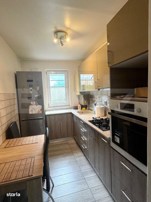 Apartament de vanzare, cu 3 camere decomandat, 60 mp, zona Astra