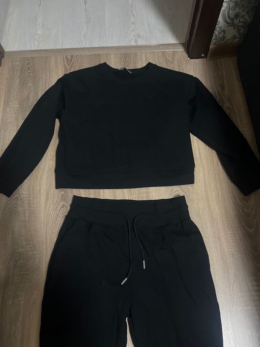 Женский черный костюм