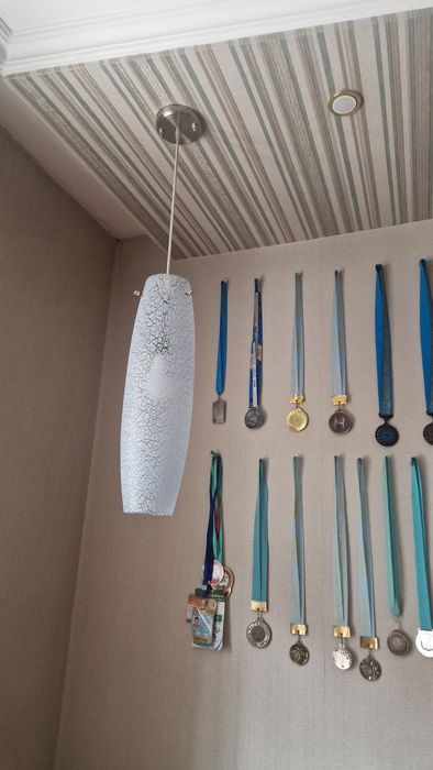 Продам люстры разные