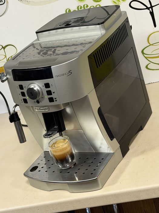 Кафемашина кафе автомат delonghi magnifica S с гаранция
