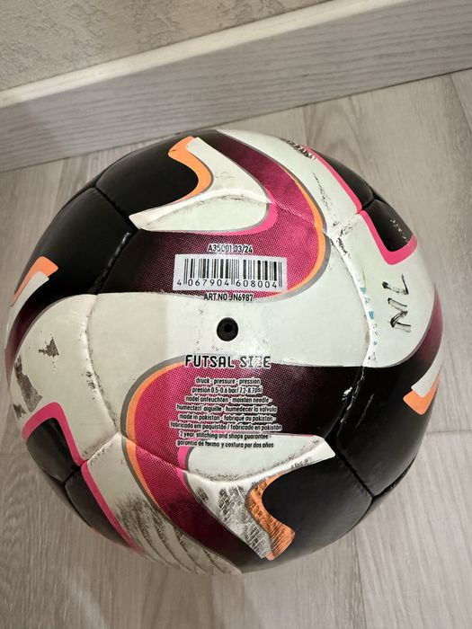 Футбольный мяч для игр.