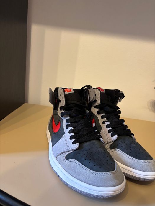 Air Jordan 1 High Zoom CMFT 2 (Light Smoke Grey/University Red) - Mărimea 42