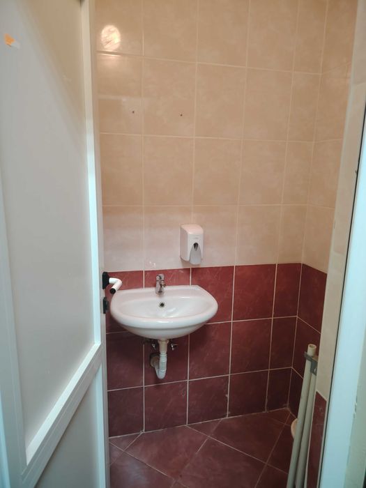 Отдава се помещение под наем