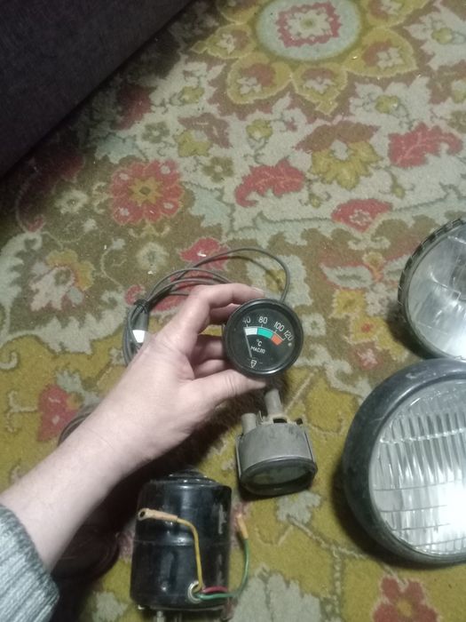 Продам авто часы, мелочевку