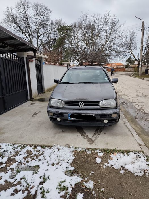VW голф 1.8 90 коня 93г.
