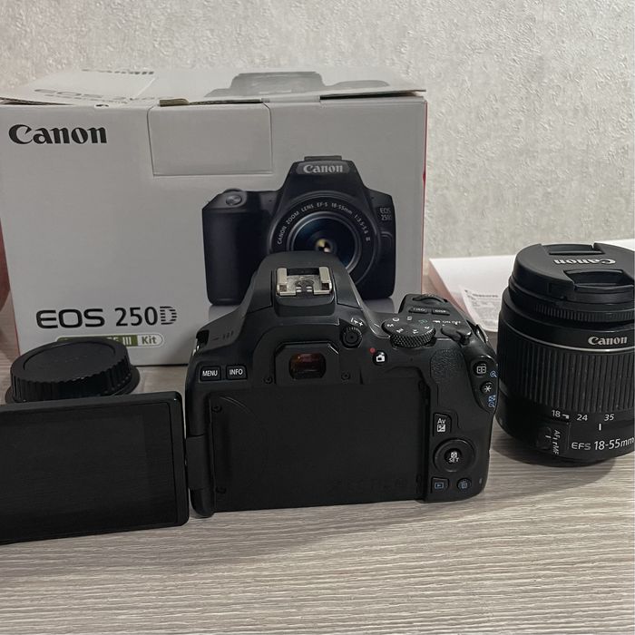 Canon EOS 250D + обьектив 18-55мм