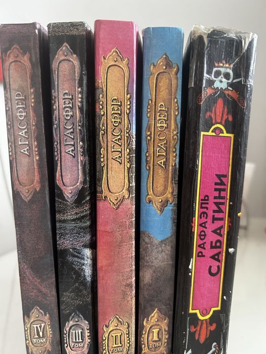 Продам книги, словари, детективы, классика