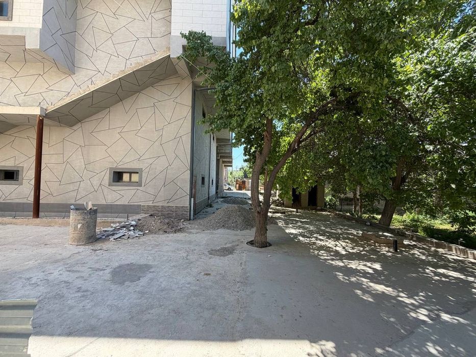 Тез кунда барча кулайликларга эка 950 кв бино сотилади !!!