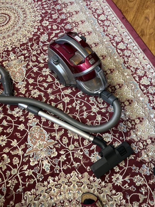 Продается пылесос LG