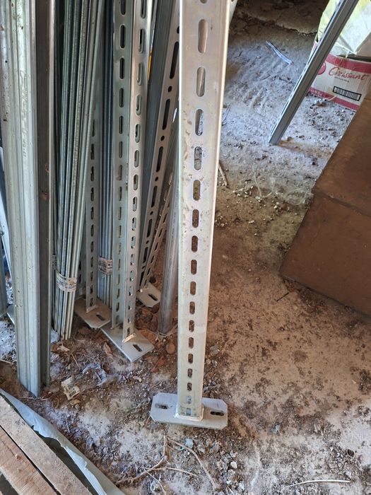 Vând stalpi de gard 3 m