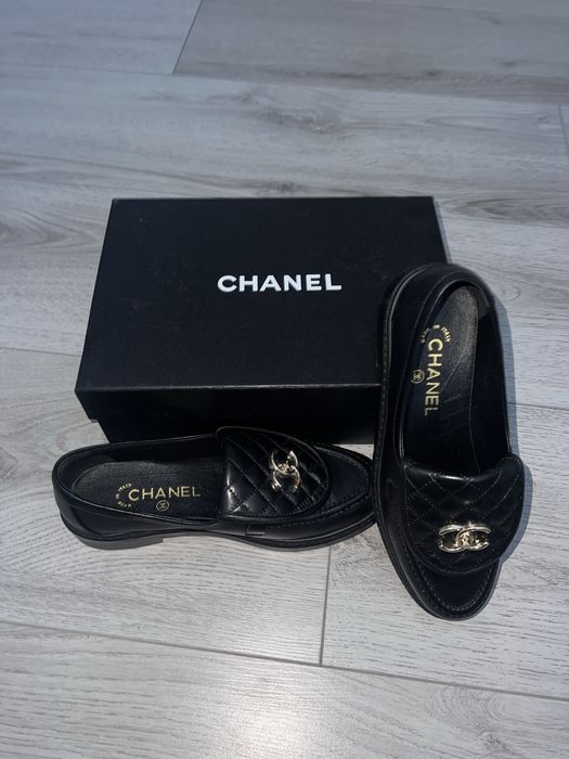 Loafers din piele Chanel