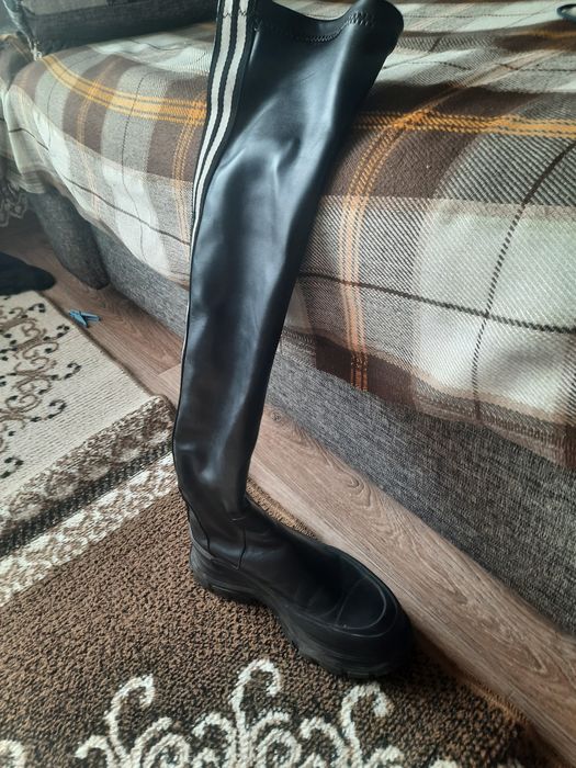 Продам сапожки женские