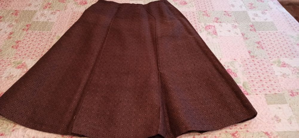 Автентични престилки, клош пола и дисаги от народна носия