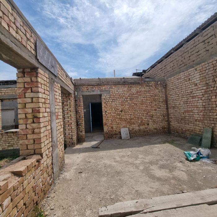 Uch qaxramanda Uy sotiladi 8sotix katej qurishga zor variant