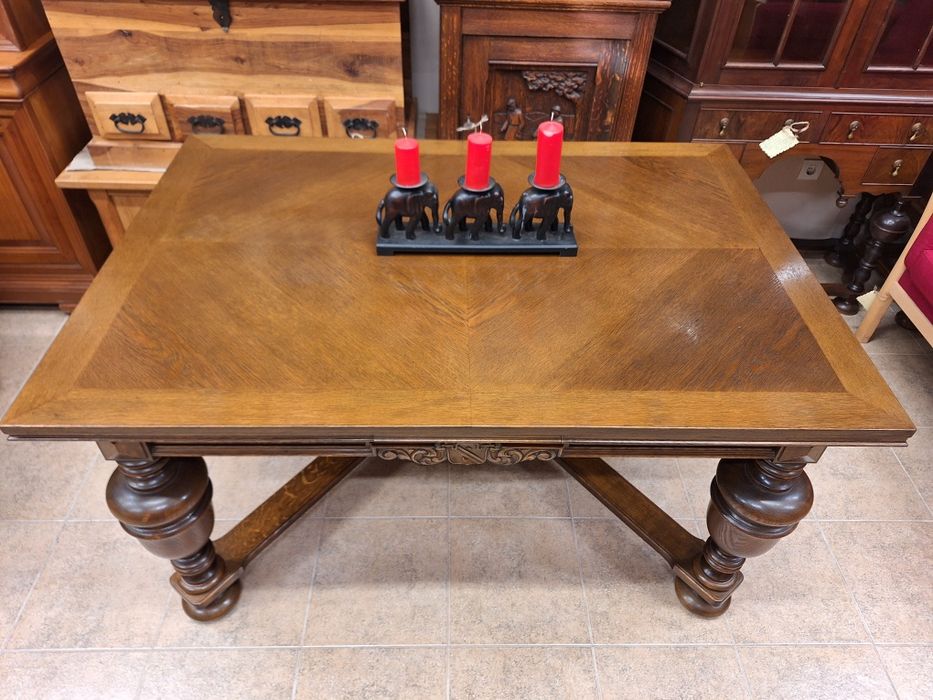 УНИКАТ! Маса за трапезария с богата дърворезба