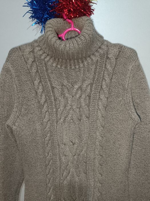 Продам свитер новый