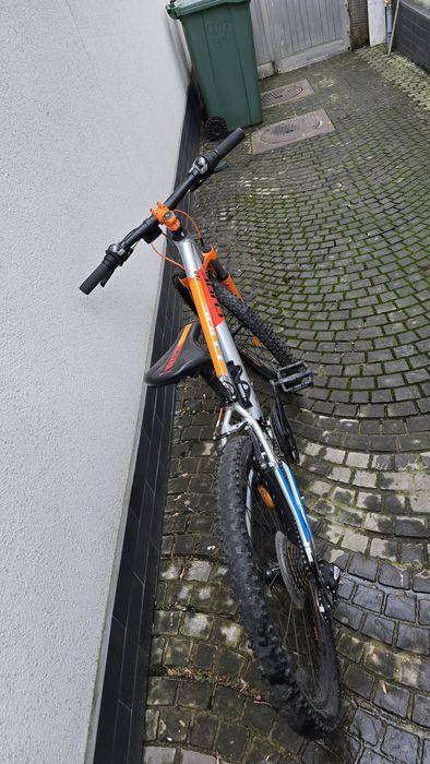 Bicicleta Cube acid 240