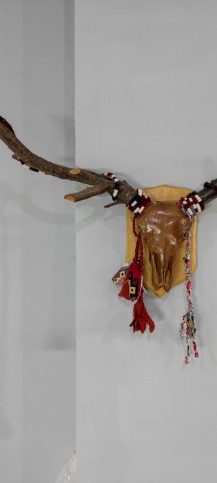 Череп оленя из дерева