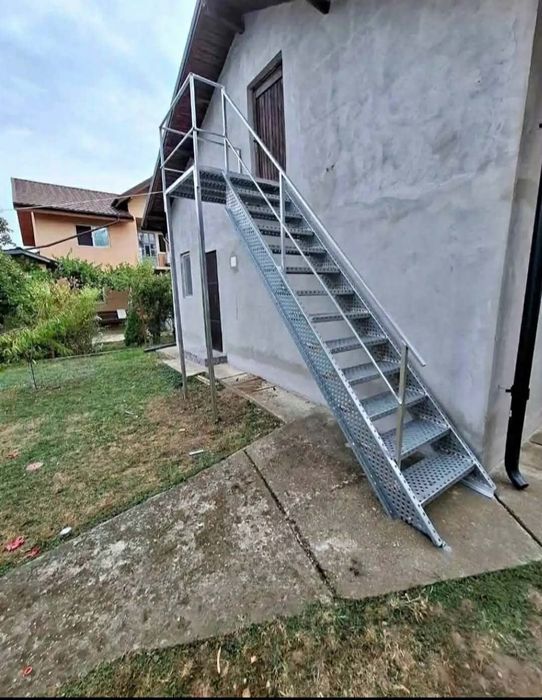Scari la comandă