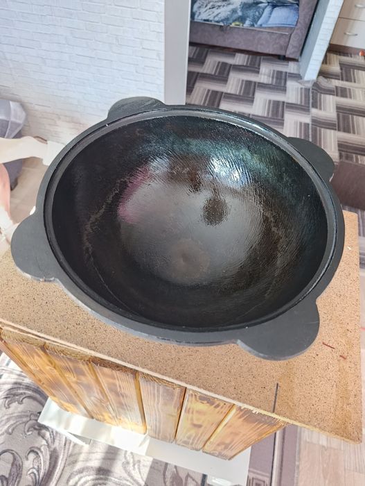 Продам чугунный казан