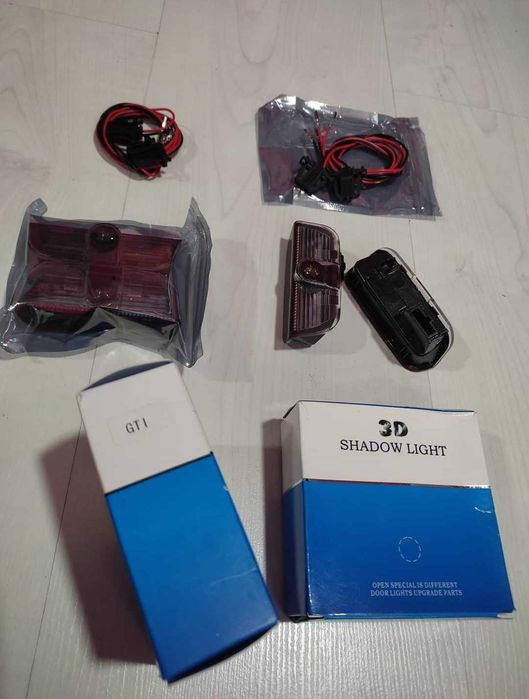 ЧИСТО НОВИ светещи плафони за вратите с лого на земята за VAG групата