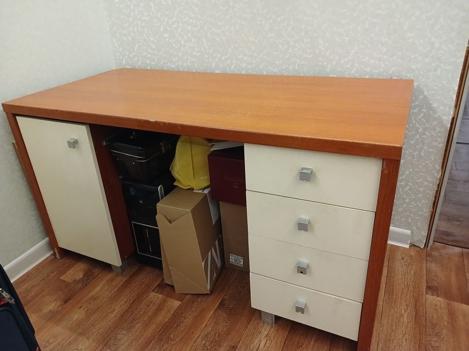 стол офисный или компьютерный