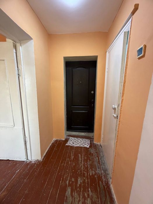 Chirchiqda 1-xonali uy sotiladi srochno Bez makler o’zimmi uyim