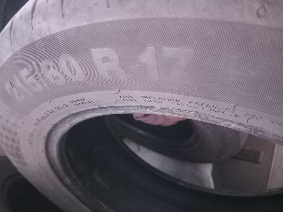 215/60 R17 Continental