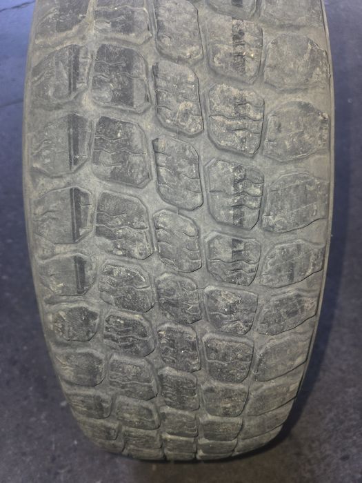 Продам 4 колеса 235/75R15