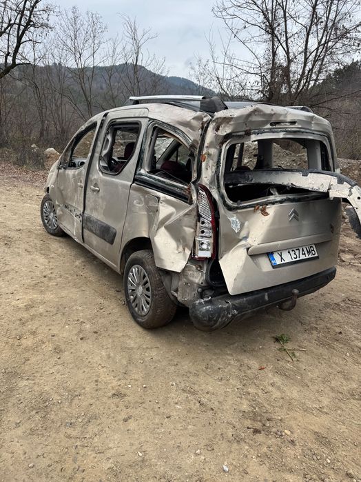 Продавам катастрофирал Citroën Berlingo Multispace 1.6 90кс