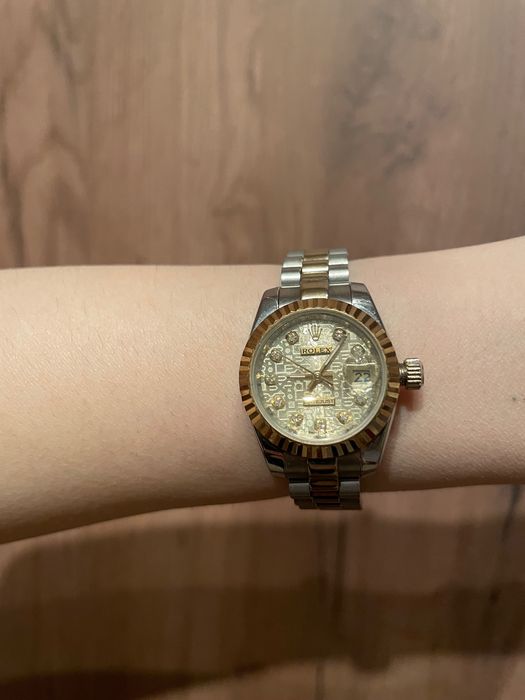 Женские наручные часы