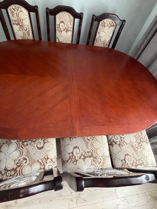 Продам стол для гостиной