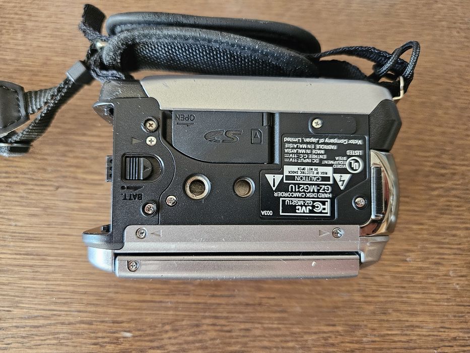 Видеокамера JVC Everio GZ-MG21U 20 GB Hard disk