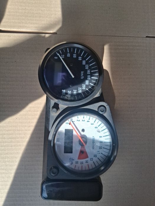 Dezmembrez suzuki gsxr srad 600