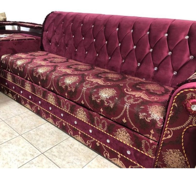 Спальный гарнитур и диван