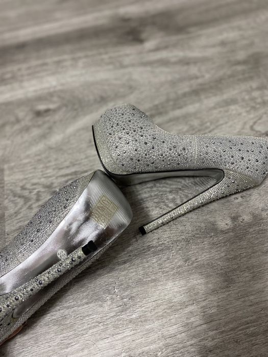 Pantofi cu sclipici si pietricele